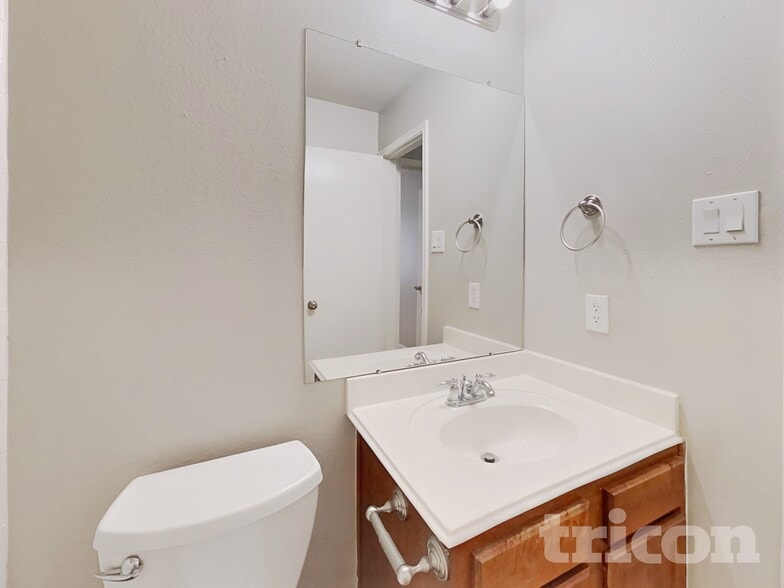 Building Photo - 2422 Spring Lily Ct