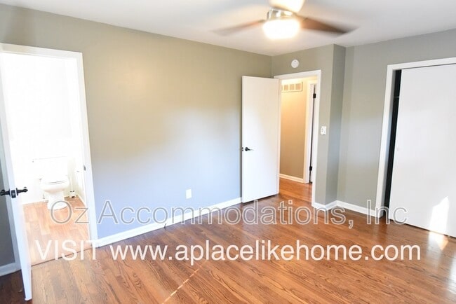 Building Photo - 8870 Westbrooke Dr