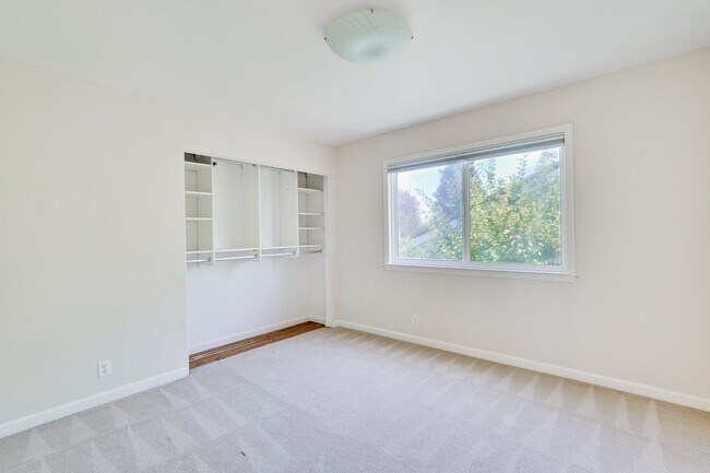 Building Photo - $8500-Mountain View  4 bedroom 3 baths in great neighborhood!
