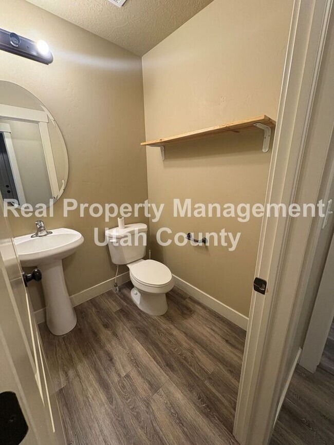 Building Photo - 2083 N Raspberry Dr