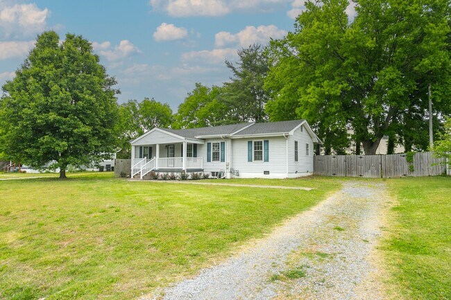 Building Photo - Lovely Home in Old Hickory