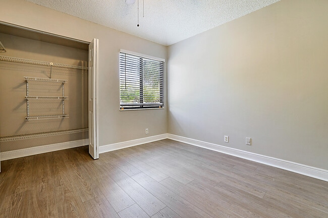 Building Photo - 605 Harbour Pointe Way