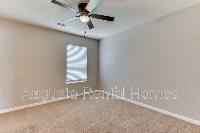 Building Photo - 5060 Vine Ln