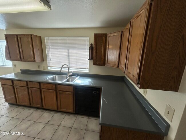 Building Photo - 2120 N Yucca Ct