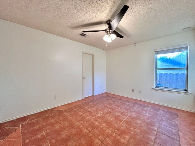 Building Photo - 12904 Lazyfield Trail