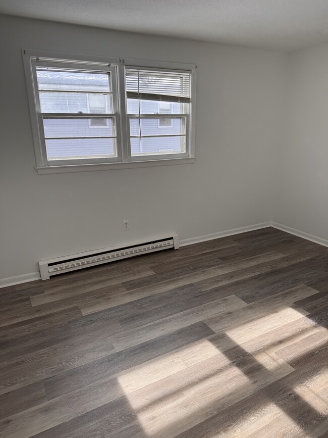 Building Photo - 148 Westbury Park Rd