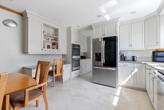 Building Photo - 10 Stonewood Dr