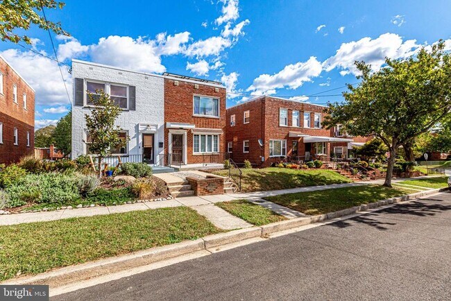 Building Photo - 5513 Chillum Pl NE