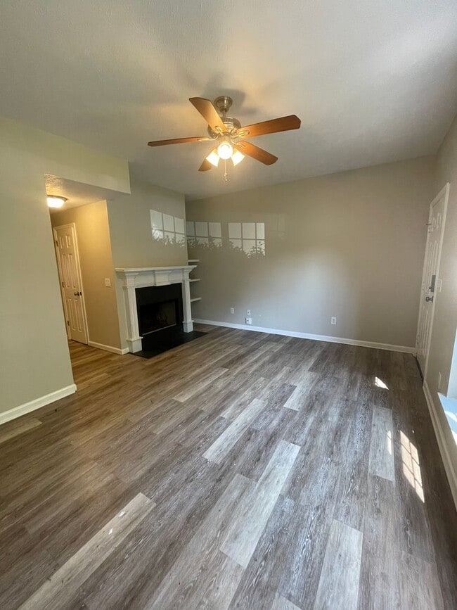 Building Photo - 515 Lakebrink Ct