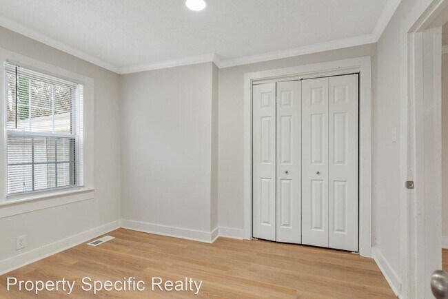 Building Photo - 4 br, 2 bath House - 724 E. Nelson Ave