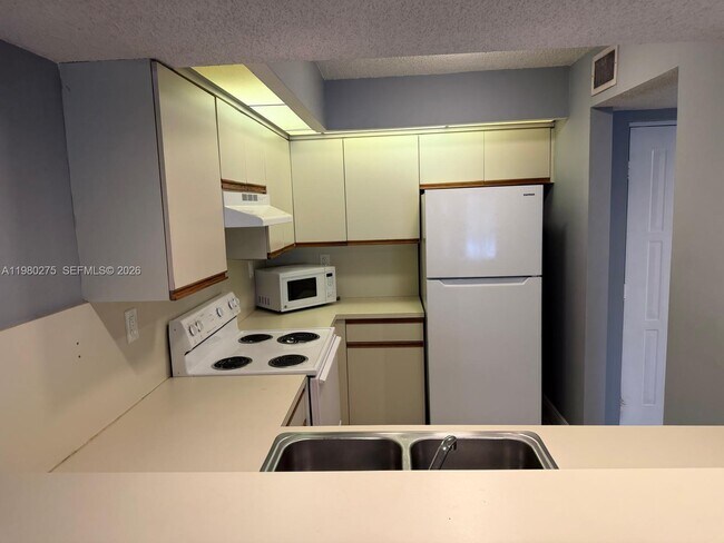 Building Photo - 8810 SW 132nd Pl