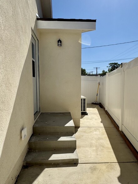 Building Photo - 8980 Oswego St