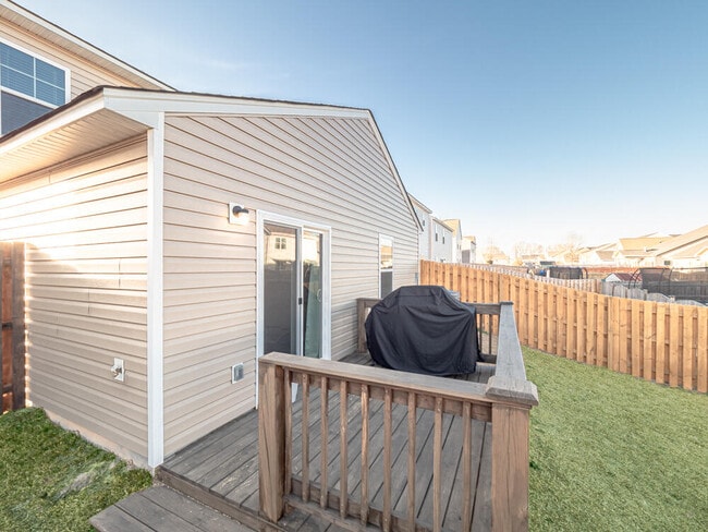 Building Photo - 1719 Camazay Dr