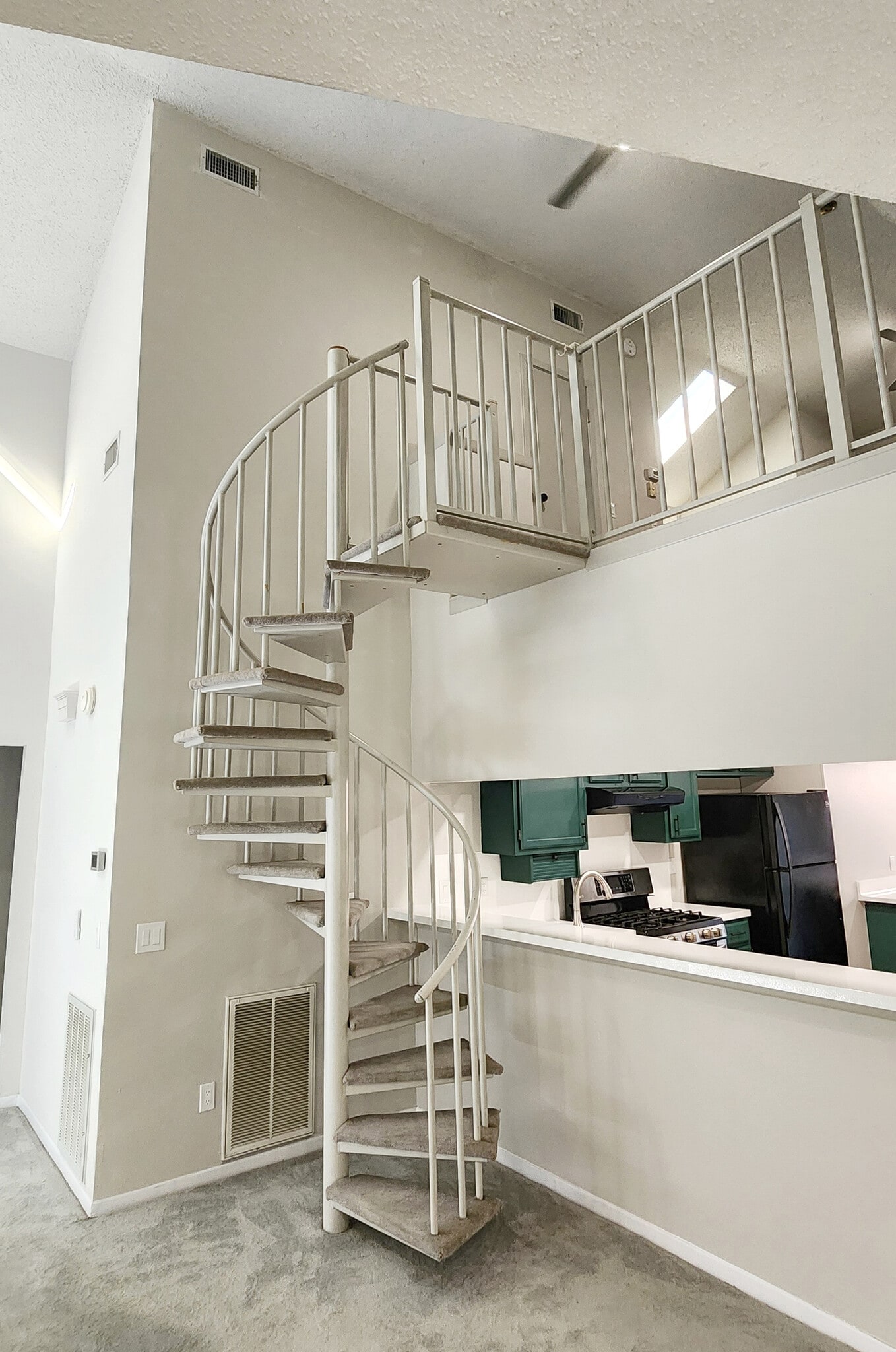 Spiral staircase to upstairs loft - 4722 Rainbow Run