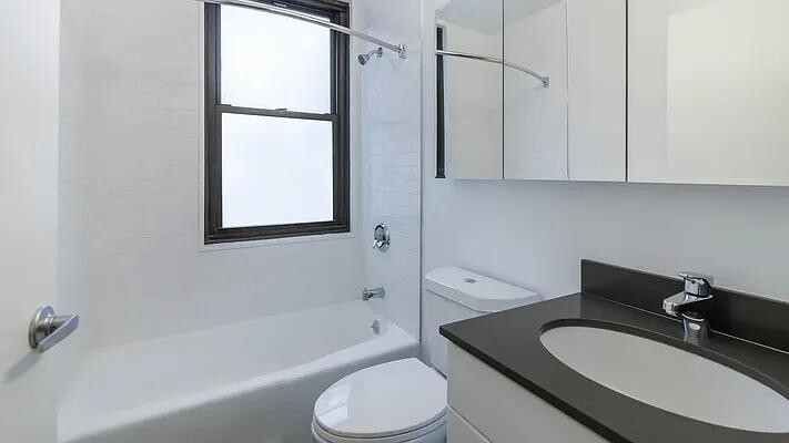 Building Photo - 240 E 27th St