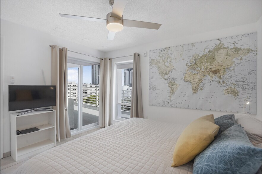 Guest bedroom. - 17801 N Bay Rd