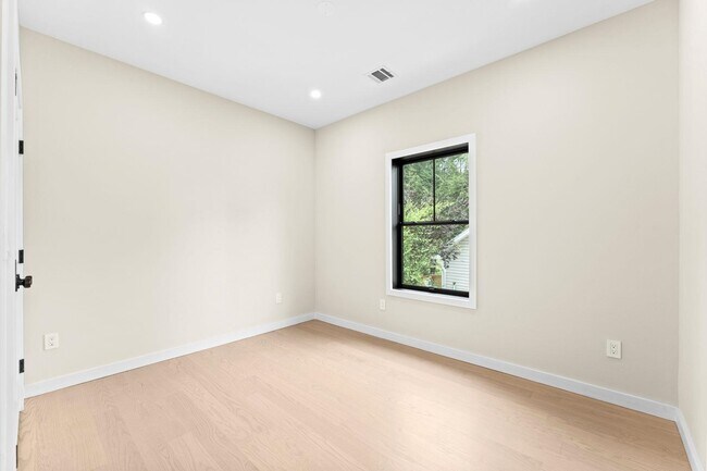 Building Photo - 165 Jefferson Ave