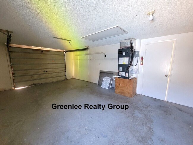 Building Photo - 2 Bedroom/2 Bath Home in Port Richey- Pet ...