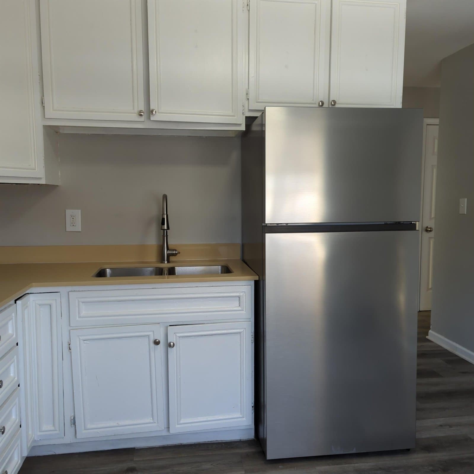 Building Photo - 6205 N Devonshire Dr