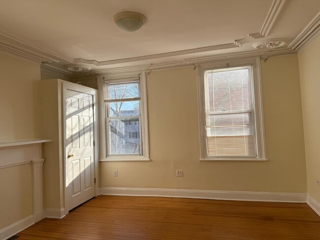 Building Photo - 25 Bleecker Pl