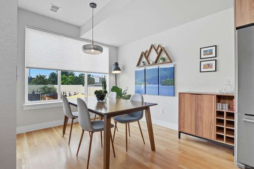 Building Photo - Modern City Living Near Downtown Denver Av...