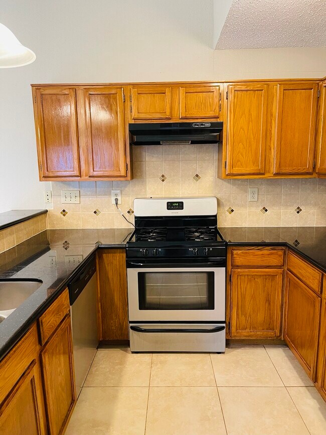 Building Photo - 4715 Rainbow Run