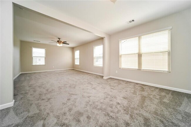 Building Photo - 613 Yazzie Pl
