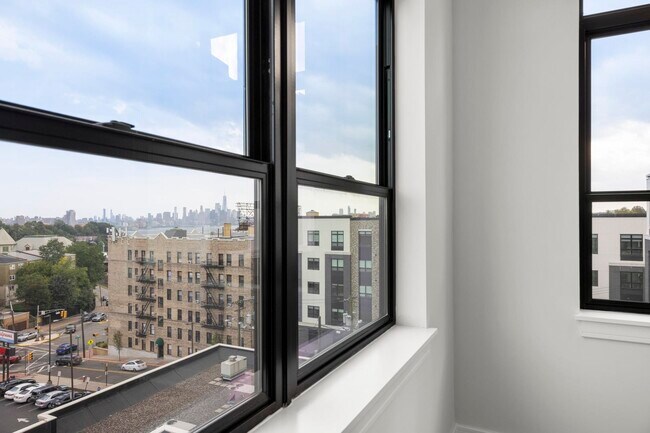 Building Photo - 121 34th St