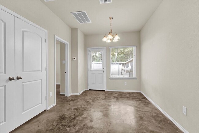 Building Photo - 15841 Beechnut Dr