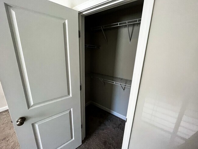 Building Photo - 3225 Ridgewood Pl Dr