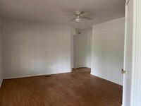 Building Photo - 102 N Cir Dr