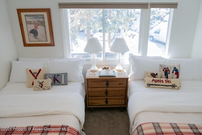 Building Photo - 700 S Monarch St