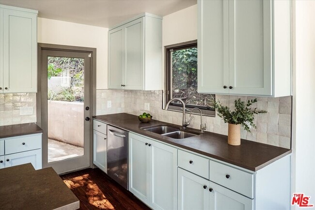 Building Photo - 2051 Kenilworth Ave