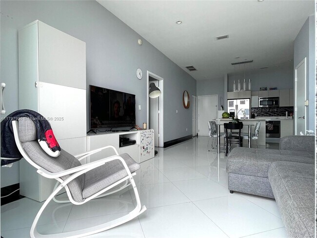 Building Photo - 2600 E Hallandale Beach Blvd