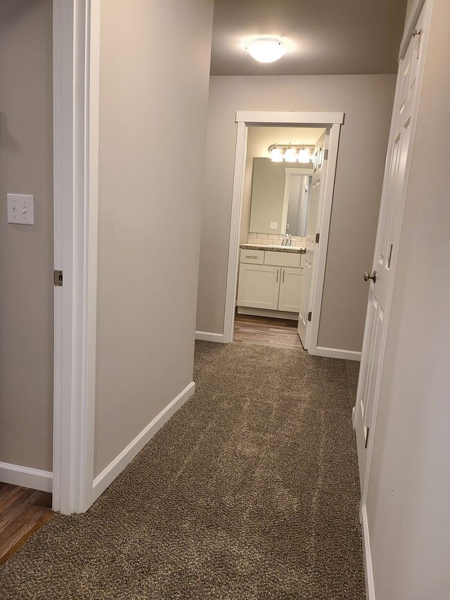 Building Photo - Yelm Creek Estates, 4 Bedroom, 2.75 Bathroom with Den