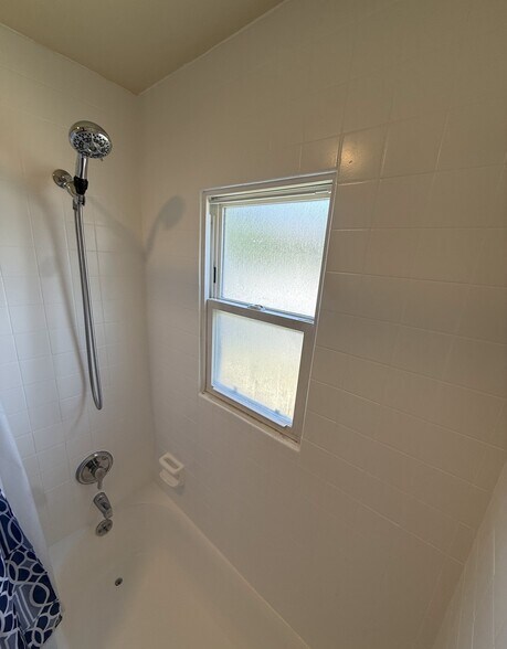 Building Photo - 1721 N Glenoaks Blvd