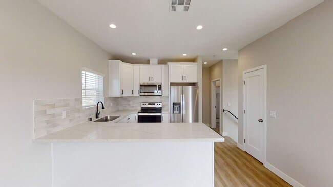 Building Photo - New Build (2022)!! 4BD/2BA, Great Views!!