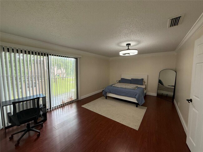 Building Photo - 27 Laredo Pl