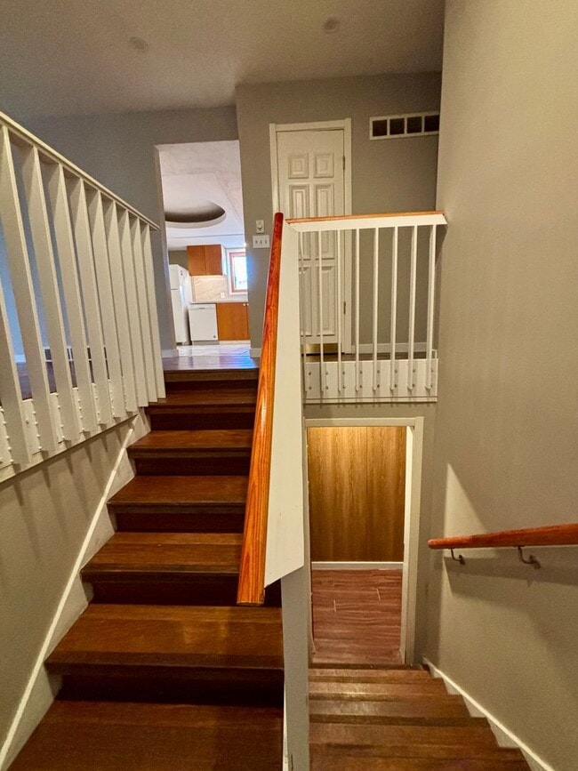 Building Photo - 13815 West Cir