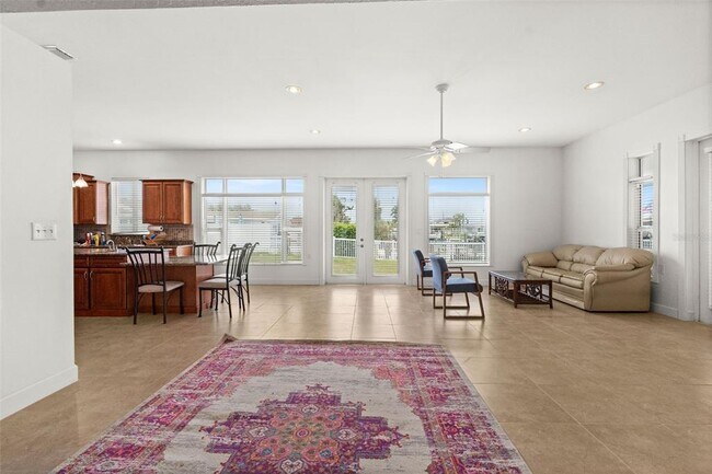 Building Photo - 710 116th Ave