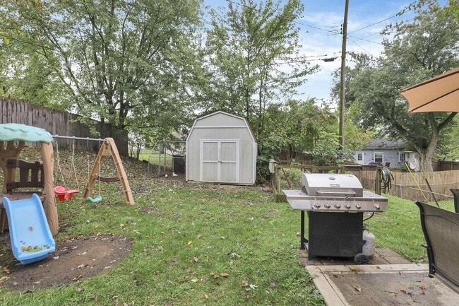 Building Photo - 455 Lakeview Dr