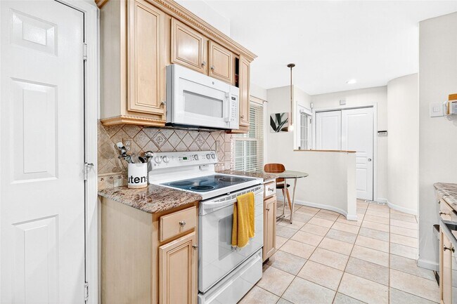 Building Photo - 3 Deertree Ln