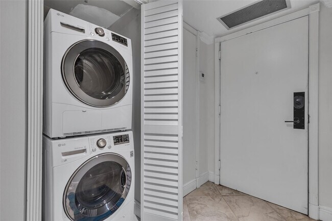 Building Photo - 2900 NE 14th Street Causeway