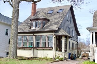 Building Photo - 1018 Oakwood Ave