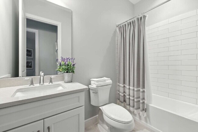 Building Photo - AZURE AT HACIENDA LAKES - 2 bedroom spacio...