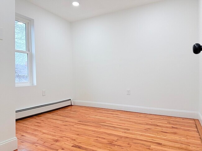 Building Photo - 23 Bellevue St