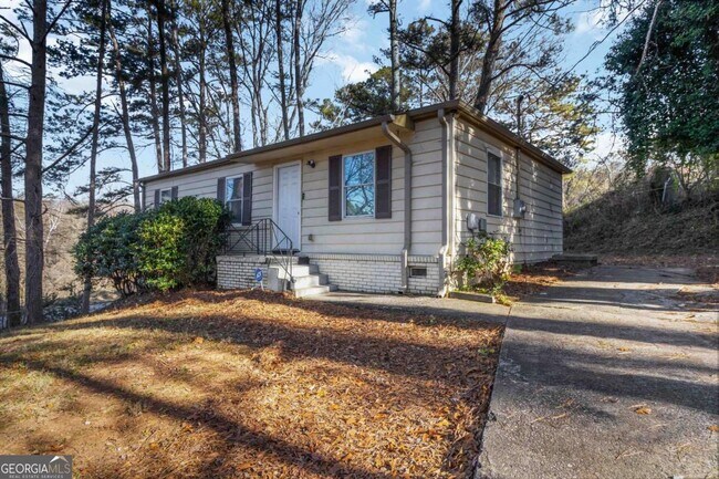 Building Photo - 2361 Swallow Cir SE