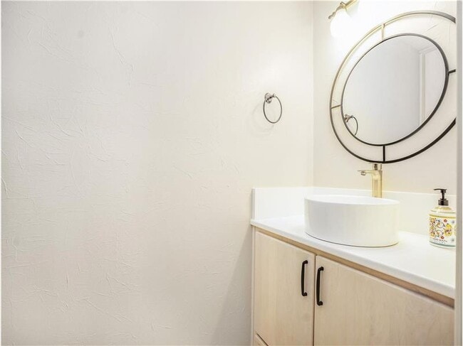 Building Photo - 746 Country Pl Dr