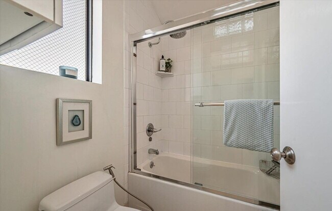 Building Photo - Upscale Living at Its Finest