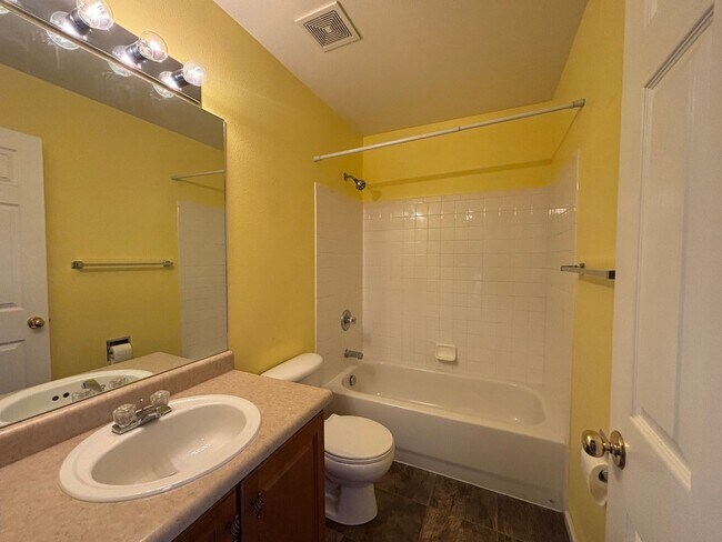 Building Photo - 3 bed, 2 1/2 bath single family home avail...